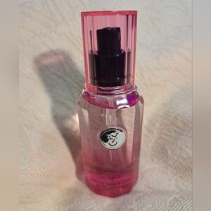 Victoria's Secret Bombshell Body Mist.Discontinued packaging.
